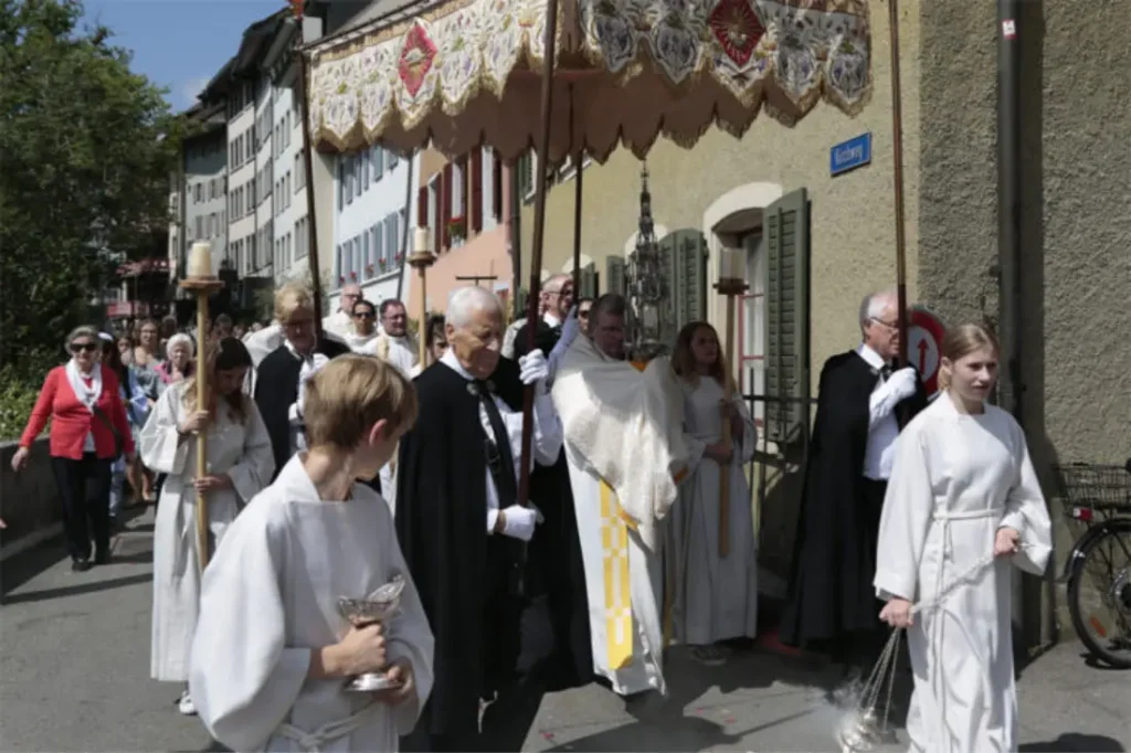 Auch unser Frau­en­bund hat einen Baum gepflanzt
